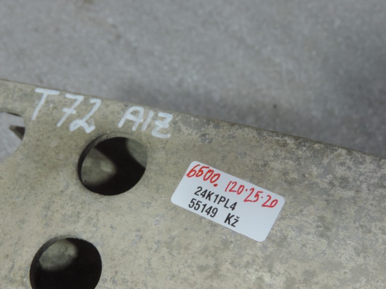 Oriģināls Toyota Corolla Verso AR10 aizmugurējā bampera kronšteins 520230F010