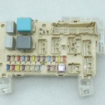 Oriģināls Toyota Corolla Verso AR10 drošinātāju bloka vadības bloks 827300F030