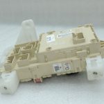 Oriģināls Toyota Corolla Verso AR10 drošinātāju bloka vadības bloks 827300F030
