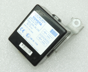 Oriģināls Toyota Corolla Verso AR10 Centrālās bloķēšanas durvju vadības bloks 897410F010