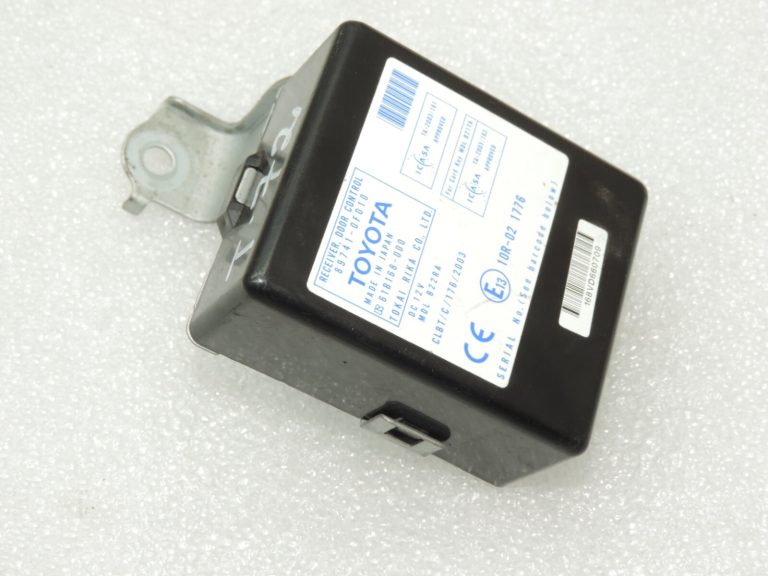 Oriģināls Toyota Corolla Verso AR10 Centrālās bloķēšanas durvju vadības bloks 897410F010