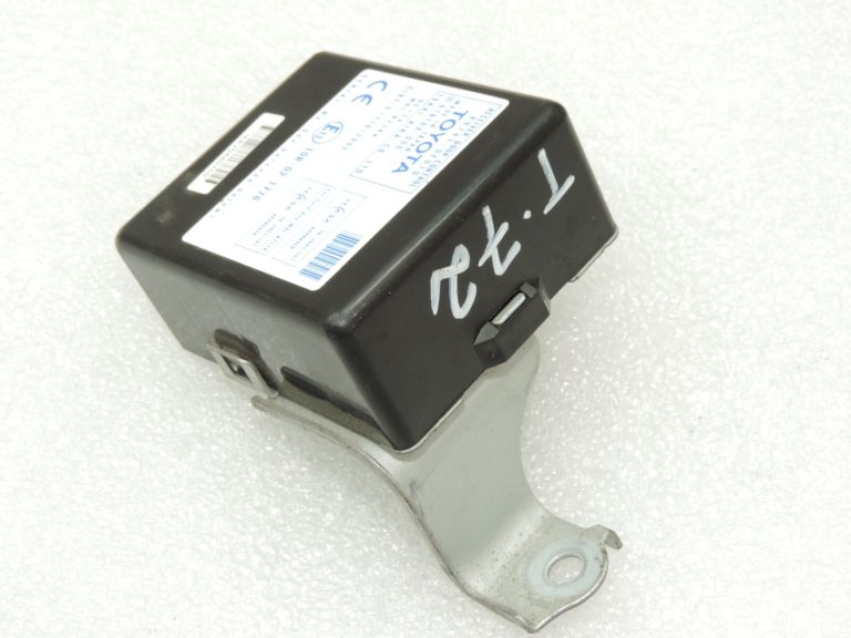Oriģināls Toyota Corolla Verso AR10 Centrālās bloķēšanas durvju vadības bloks 897410F010