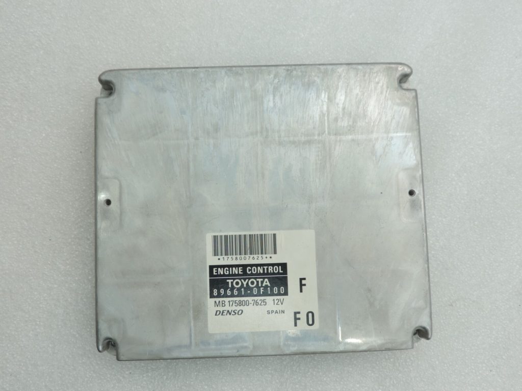 Подлинный Toyota Corolla Verso AR10 2.2 D-4D 2AD-FTV Блок управления двигателем 896610F100