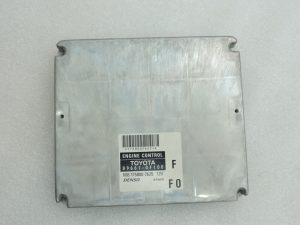Oriģināls Toyota Corolla Verso AR10 2.2 D-4D 2AD-FTV dzinēja vadības bloks 896610F100