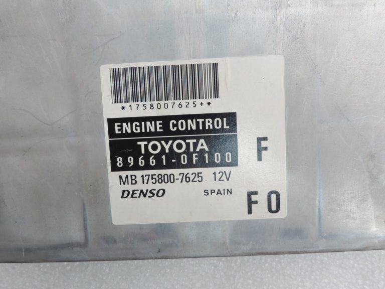 Oriģināls Toyota Corolla Verso AR10 2.2 D-4D 2AD-FTV dzinēja vadības bloks 896610F100