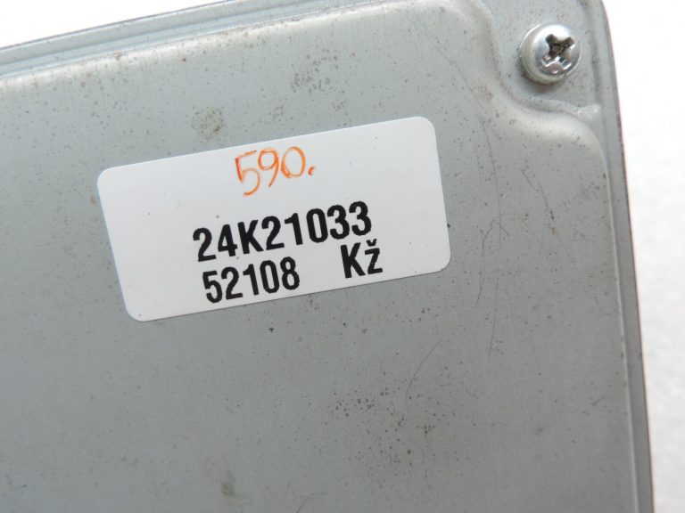Oriģināls Toyota Corolla Verso AR10 2.2 D-4D 2AD-FTV dzinēja vadības bloks 896610F100