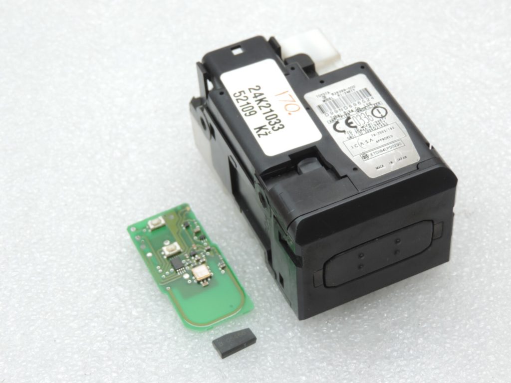 Original Toyota Corolla Verso AR10 ignition switch remote control holder