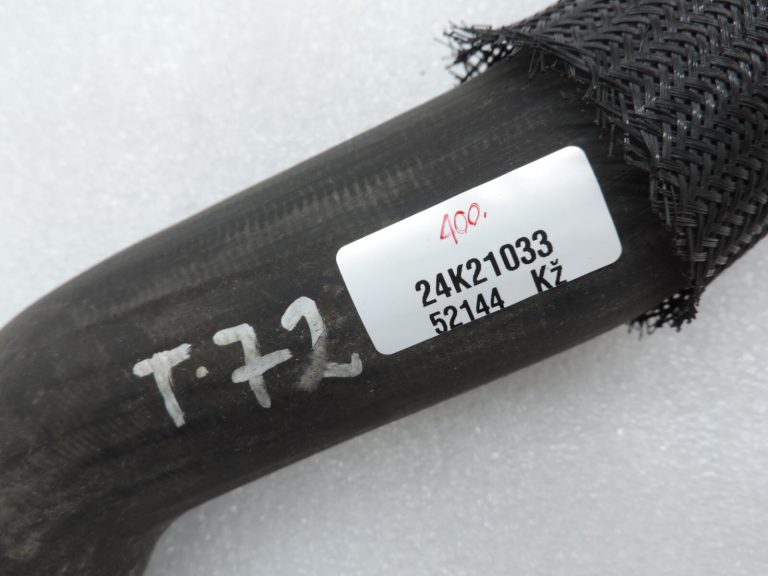 Oriģinālā Toyota Corolla Verso AR10 2.2 D-4D 2AD-FTV Radiatora šļūtene 165710R010
