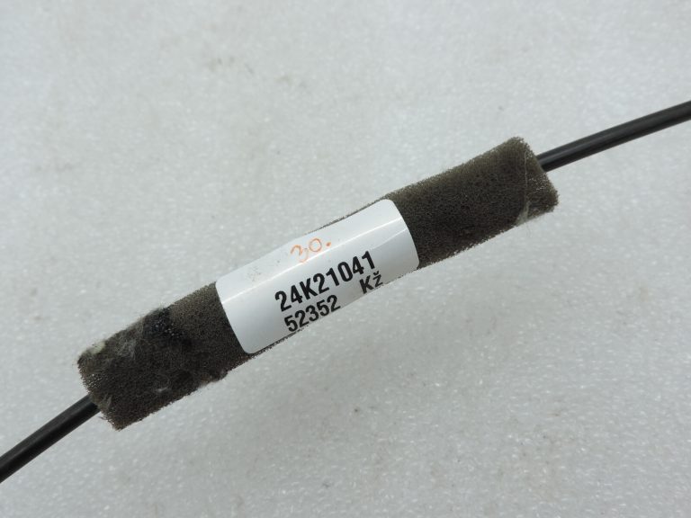 Oriģinālā Toyota Corolla Verso AR10 aizmugurējās labās puses durvju slēdzenes trose 697700F010