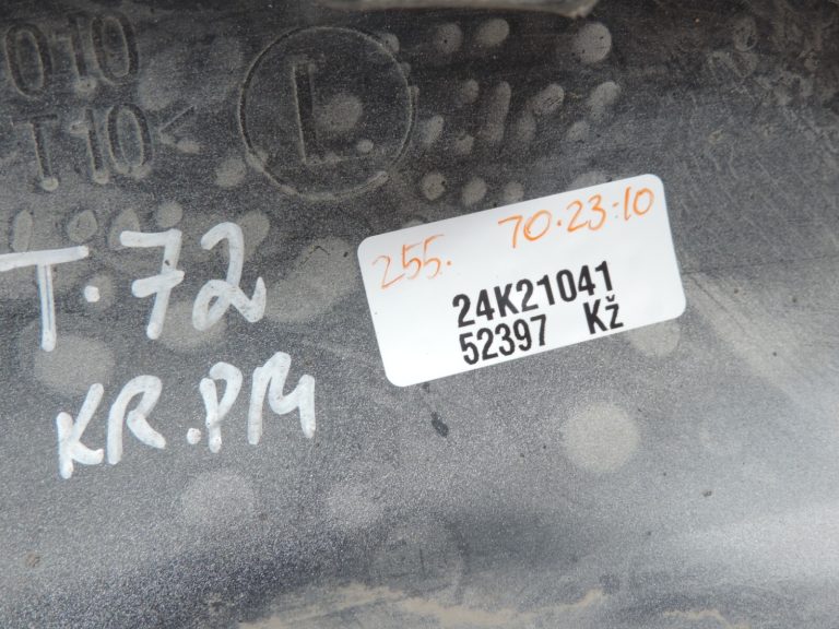 Toyota Corolla Verso AR10 priekšējā bampera pārsegs apakšējais kreisais 1C0 sudraba krāsā