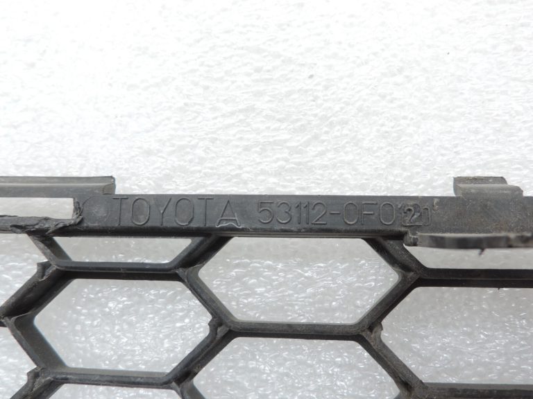 Toyota Corolla Verso AR10 Priekšējā bampera apakšējā radiatora restīte 531120F020