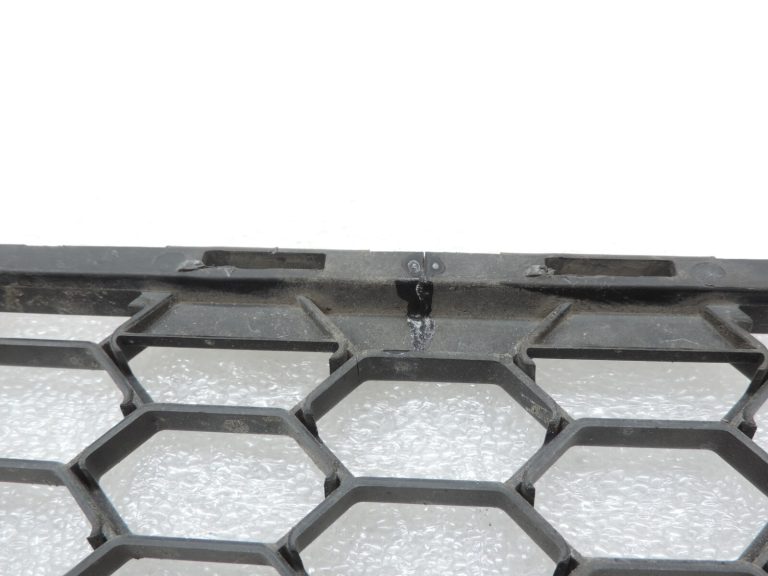Toyota Corolla Verso AR10 Priekšējā bampera apakšējā radiatora restīte 531120F020