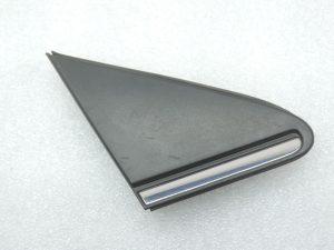 Oriģināls Toyota Avensis T25 priekšējo labās puses durvju trijstūra vāks 6011705010