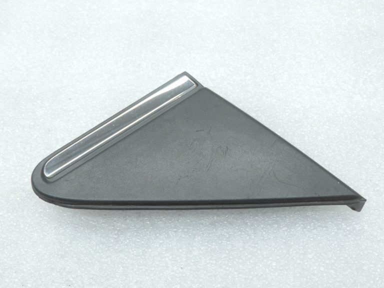 Oriģināls Toyota Avensis T25 priekšējo labās puses durvju trijstūra vāks 6011705010