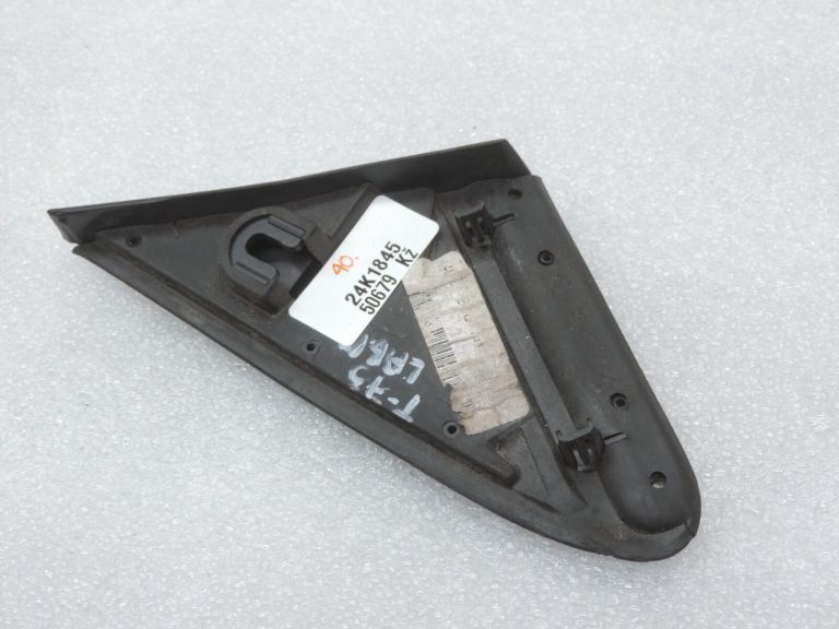 Oriģināls Toyota Avensis T25 priekšējo labās puses durvju trijstūra vāks 6011705010