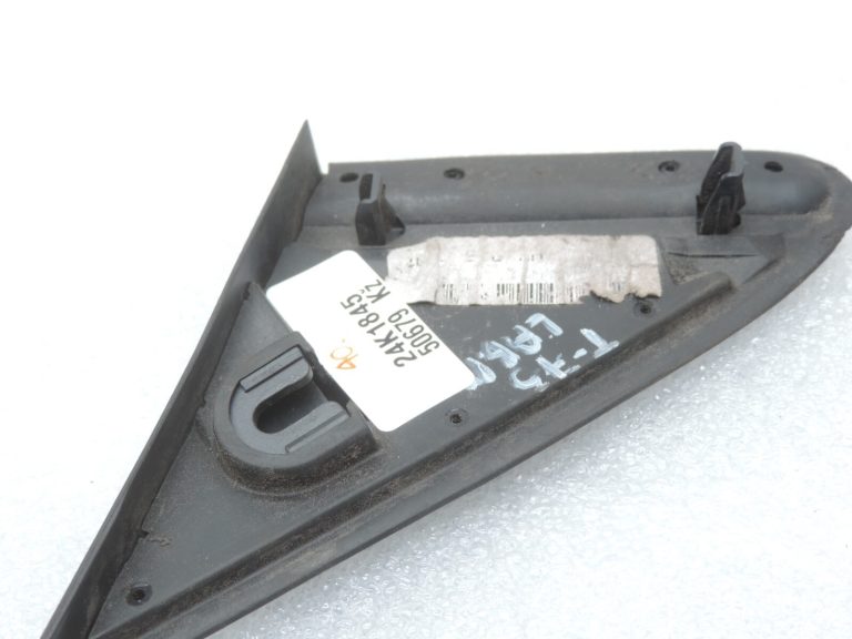 Oriģināls Toyota Avensis T25 priekšējo labās puses durvju trijstūra vāks 6011705010
