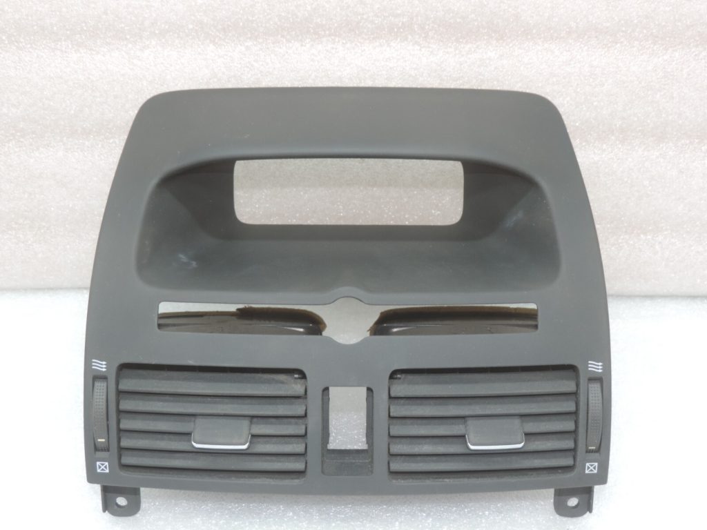 Oriģinālā Toyota Avensis T25 instrumentu paneļa centrālā ventilācijas atvere 5540405020 55404-05020