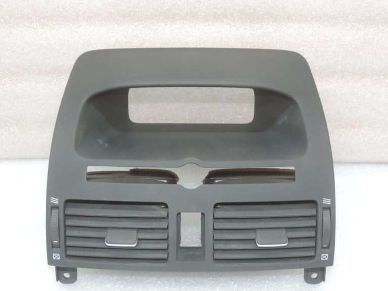 Oriģinālā Toyota Avensis T25 instrumentu paneļa centrālā ventilācijas atvere 5540405020 55404-05020