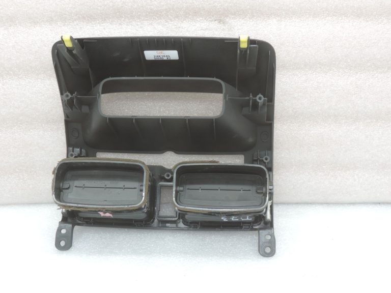 Oriģinālā Toyota Avensis T25 instrumentu paneļa centrālā ventilācijas atvere 5540405020 55404-05020
