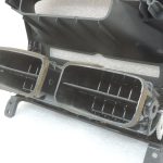 Oriģinālā Toyota Avensis T25 instrumentu paneļa centrālā ventilācijas atvere 5540405020 55404-05020