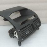 Oriģinālā Toyota Avensis T25 instrumentu paneļa centrālā ventilācijas atvere 5540405020 55404-05020