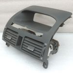 Oriģinālā Toyota Avensis T25 instrumentu paneļa centrālā ventilācijas atvere 5540405020 55404-05020