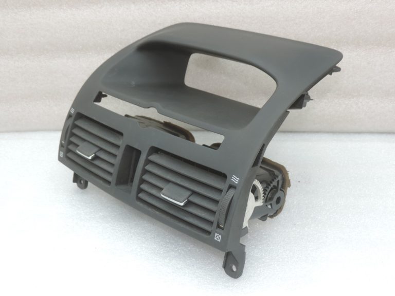 Oriģinālā Toyota Avensis T25 instrumentu paneļa centrālā ventilācijas atvere 5540405020 55404-05020