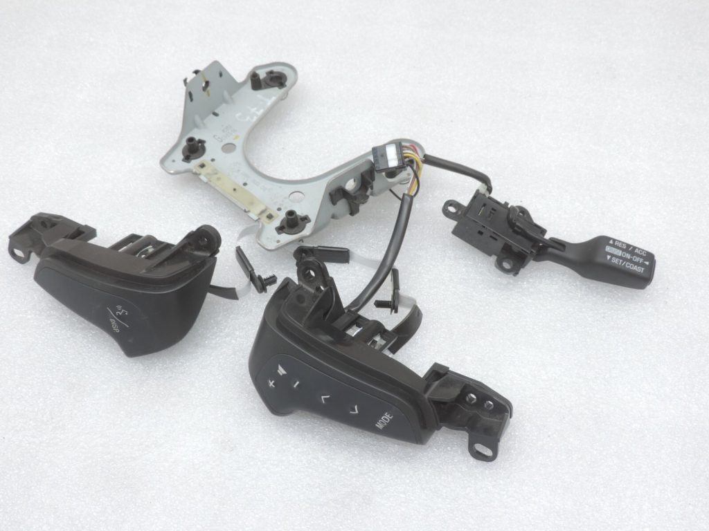 Oriģināls Toyota Avensis T25 stūres slēdzenes komplekts 8425020010 84250-20010