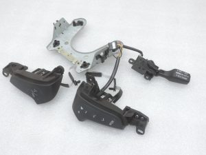 Oriģināls Toyota Avensis T25 stūres slēdzenes komplekts 8425020010 84250-20010
