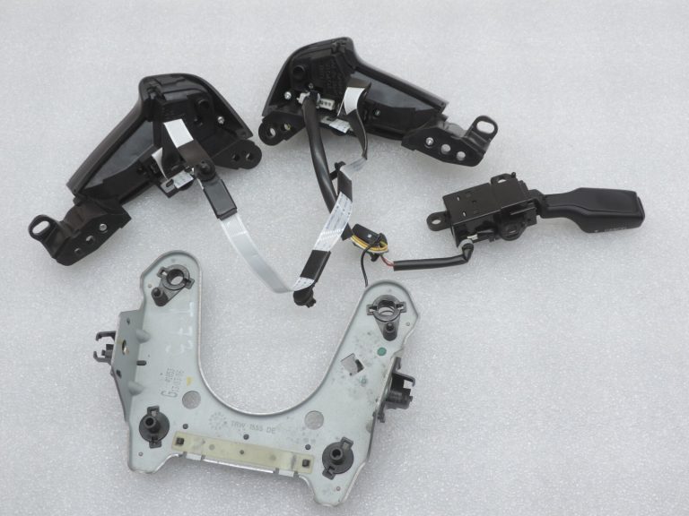 Oriģināls Toyota Avensis T25 stūres slēdzenes komplekts 8425020010 84250-20010