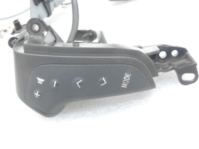 Oriģināls Toyota Avensis T25 stūres slēdzenes komplekts 8425020010 84250-20010