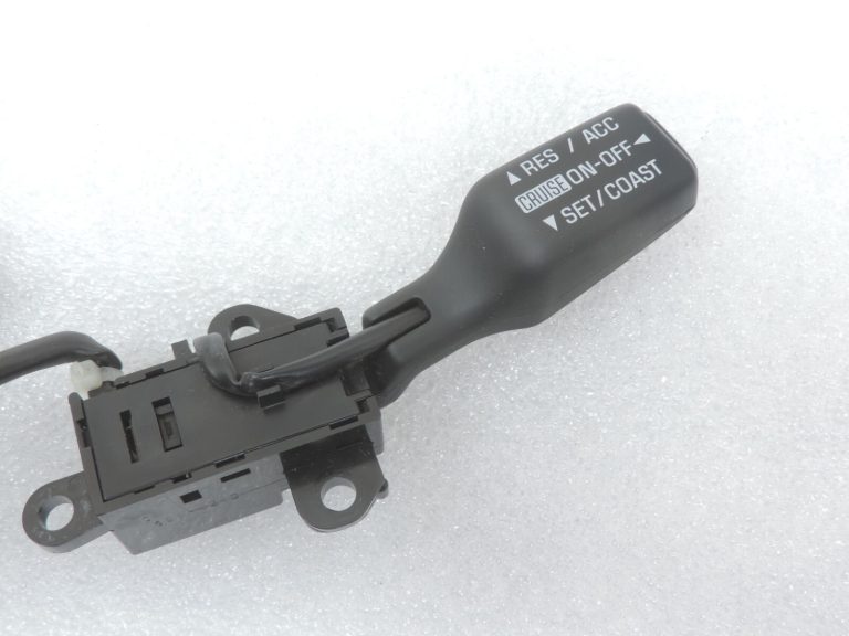Oriģināls Toyota Avensis T25 stūres slēdzenes komplekts 8425020010 84250-20010