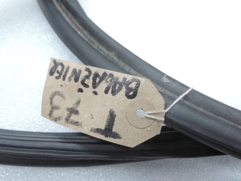 Oriģināls Toyota Avensis T25 kombi durvju blīvējums, aizmugurējo durvju blīvējums 6788105081