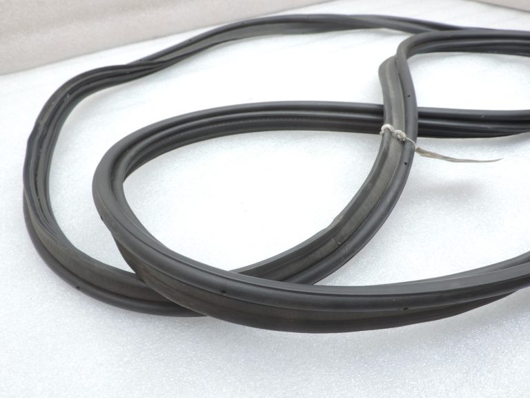 Oriģināls Toyota Avensis T25 kombi durvju blīvējums, aizmugurējo durvju blīvējums 6788105081