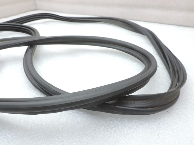 Oriģināls Toyota Avensis T25 kombi durvju blīvējums, aizmugurējo durvju blīvējums 6788105081