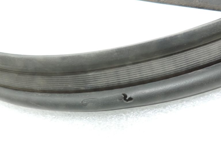 Oriģināls Toyota Avensis T25 kombi durvju blīvējums, aizmugurējo durvju blīvējums 6788105081