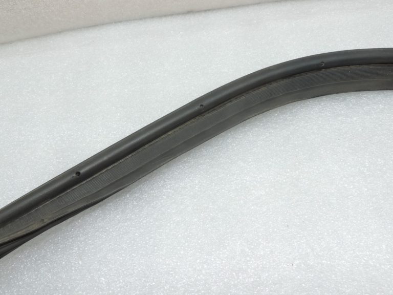 Oriģināls Toyota Avensis T25 kombi durvju blīvējums, aizmugurējo durvju blīvējums 6788105081