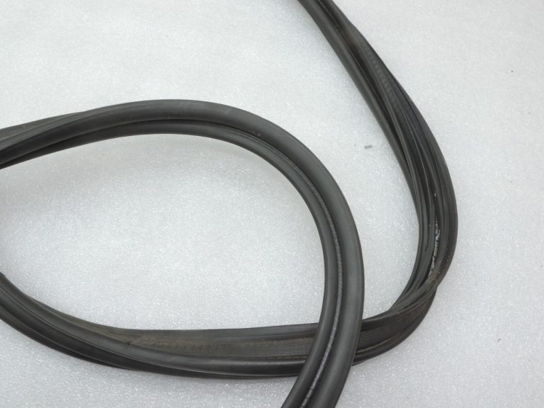 Oriģināls Toyota Avensis T25 kombi durvju blīvējums, aizmugurējo durvju blīvējums 6788105081