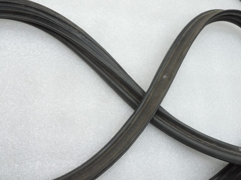 Oriģināls Toyota Avensis T25 kombi durvju blīvējums, aizmugurējo durvju blīvējums 6788105081