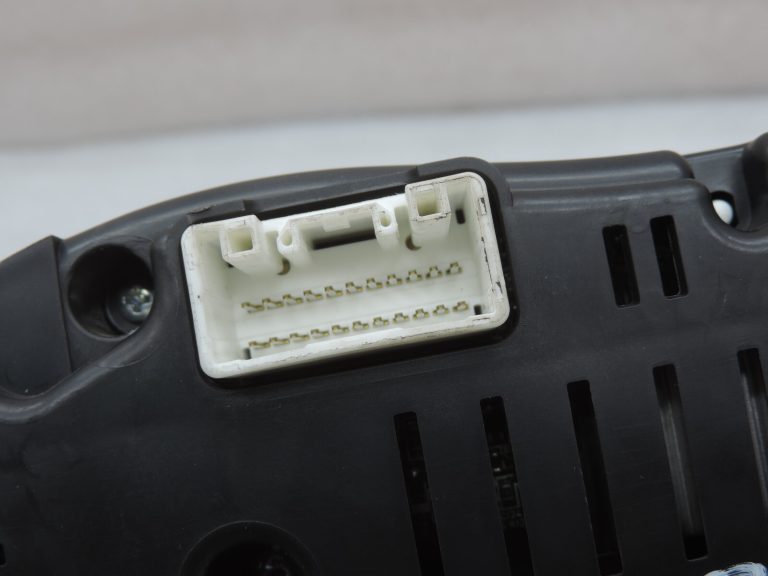 Oriģināls Toyota Avensis T25 dīzeļdegvielas spidometra mērinstrumentu klasteris 83800-05851 8380005851