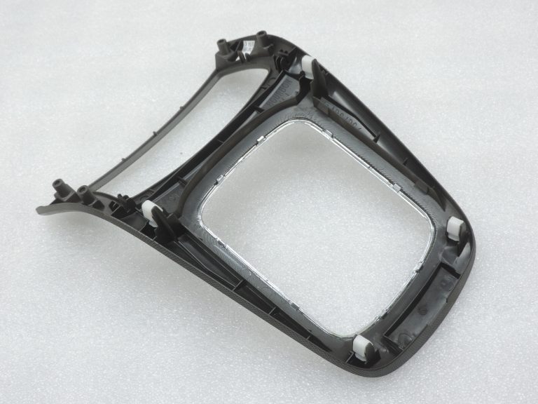 Oriģināls Toyota Avensis T25 centrālās konsoles pārnesumu sviras pārsegs 5882105050