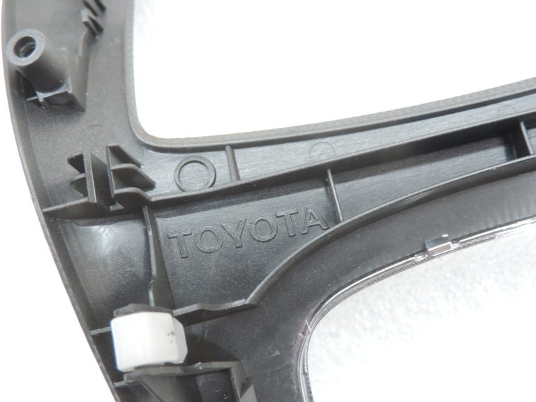 Oriģināls Toyota Avensis T25 centrālās konsoles pārnesumu sviras pārsegs 5882105050