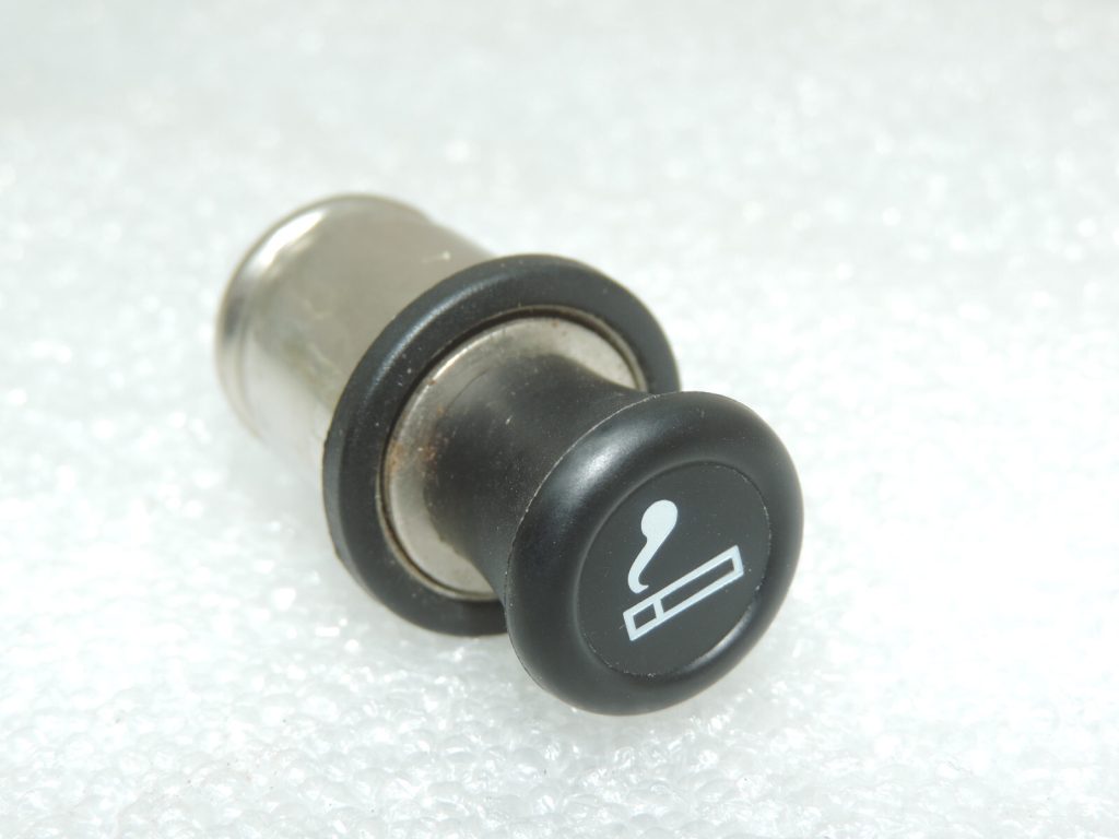 Oriģinālais Toyota Avensis T25 cigarešu aizdedzinātājs 8550005031 85500-05031