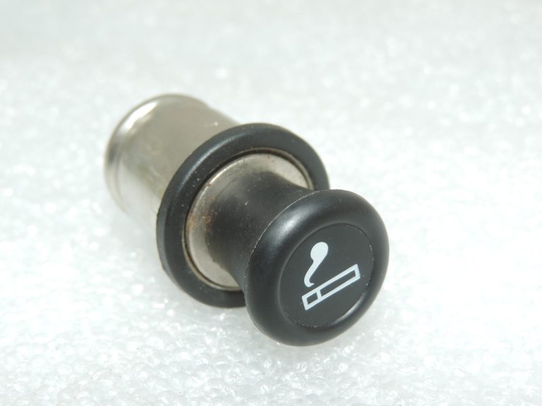 Oriģinālais Toyota Avensis T25 cigarešu aizdedzinātājs 8550005031 85500-05031