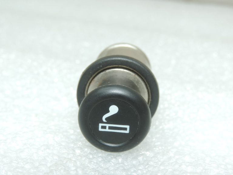 Oriģinālais Toyota Avensis T25 cigarešu aizdedzinātājs 8550005031 85500-05031