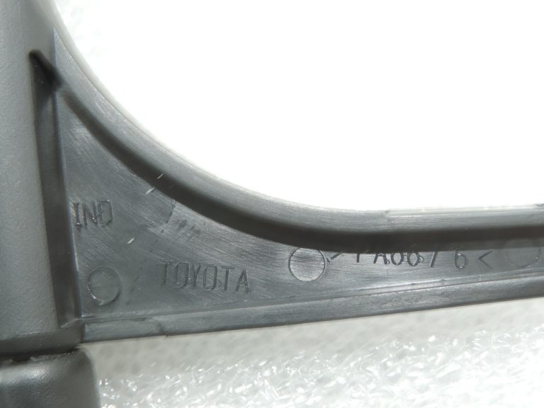 Oriģināls Toyota Avensis T25 centrālā roku balsta iekšējais krūzīšu turētājs 5563005030
