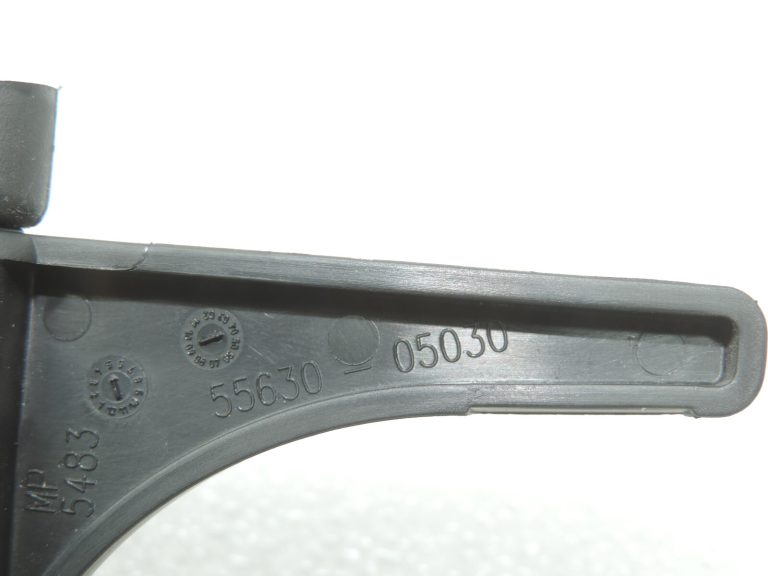 Oriģināls Toyota Avensis T25 centrālā roku balsta iekšējais krūzīšu turētājs 5563005030