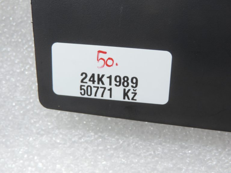 Oriģināls Toyota Avensis T25 centrālā roku balsta iekšējais krūzīšu turētājs 5563005030