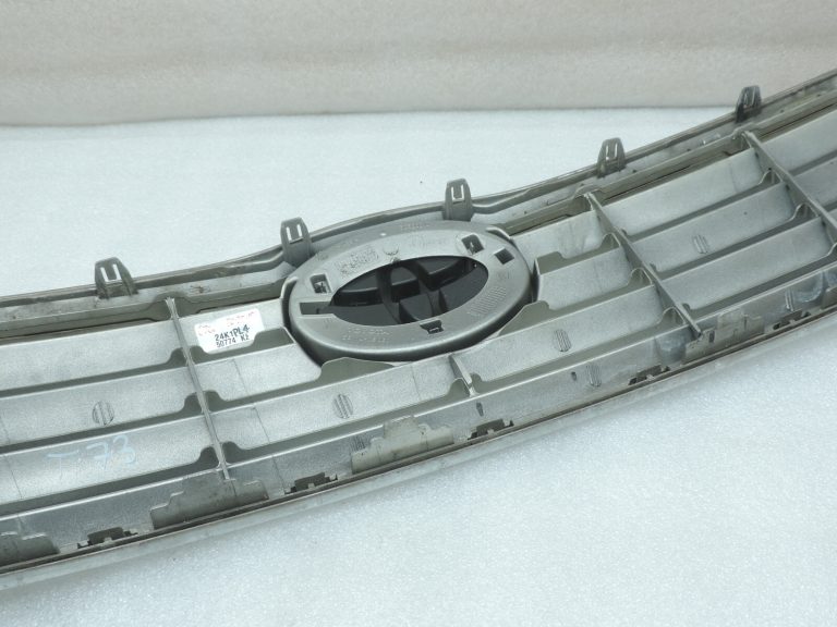 Oriģinālā Toyota Avensis T25 pirms facelift Radiatora režģis 531000505060B0