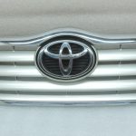 Oriģinālā Toyota Avensis T25 pirms facelift Radiatora režģis 531000505060B0